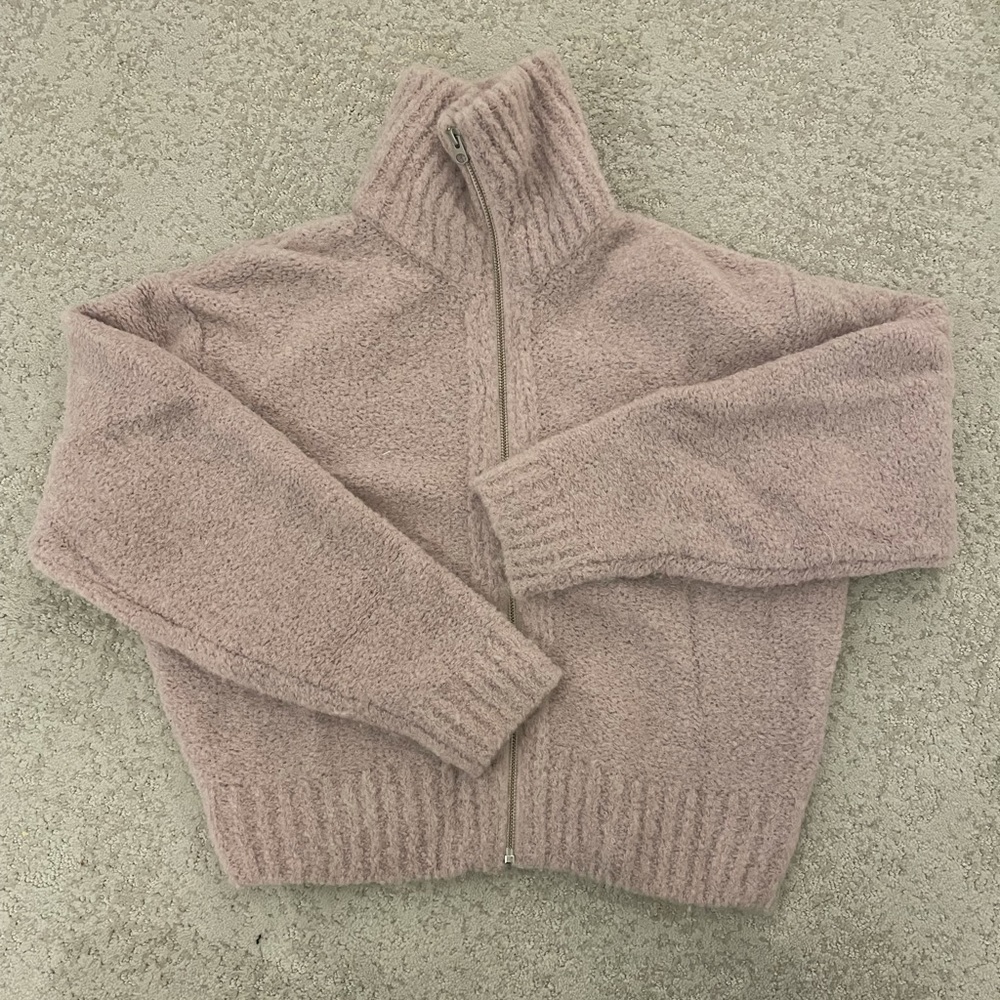 Aritzia lavender zipper sweater. Size Medium. Perfect condition